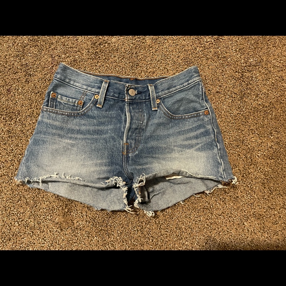 Levi’s shorts 501
